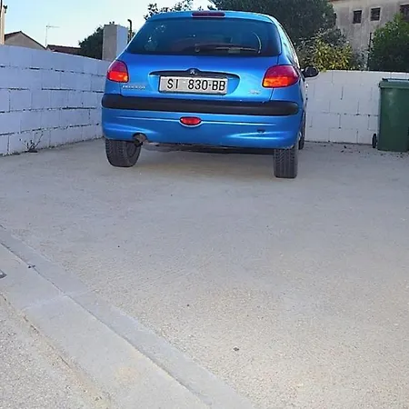 Gordana - Parking Primošten